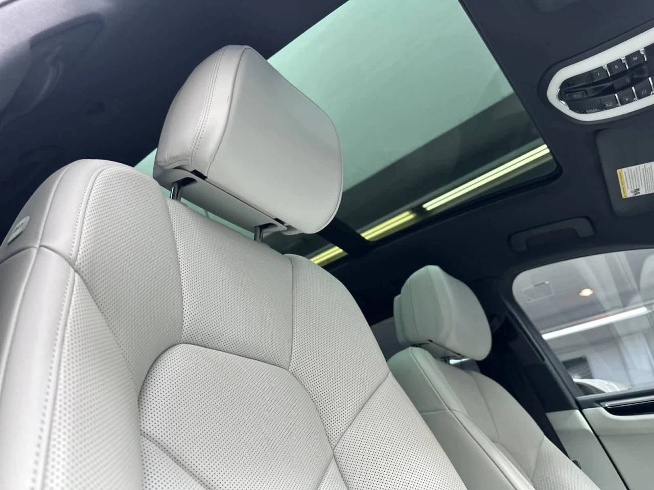 2022 Porsche Macan Base