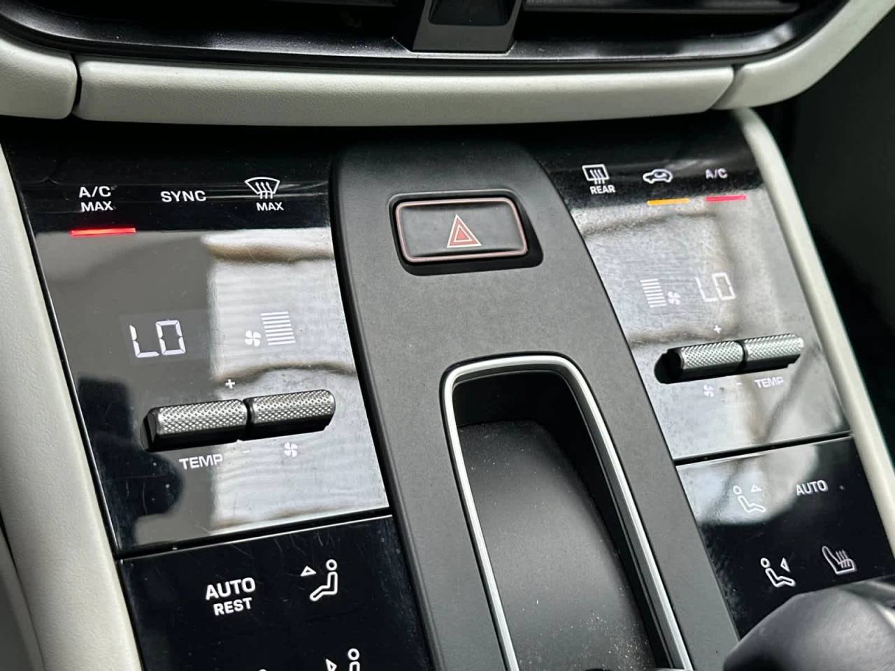 2022 Porsche Macan Base