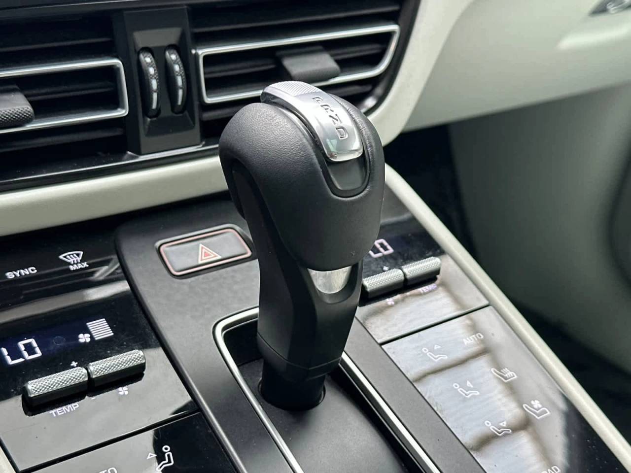 2022 Porsche Macan Base