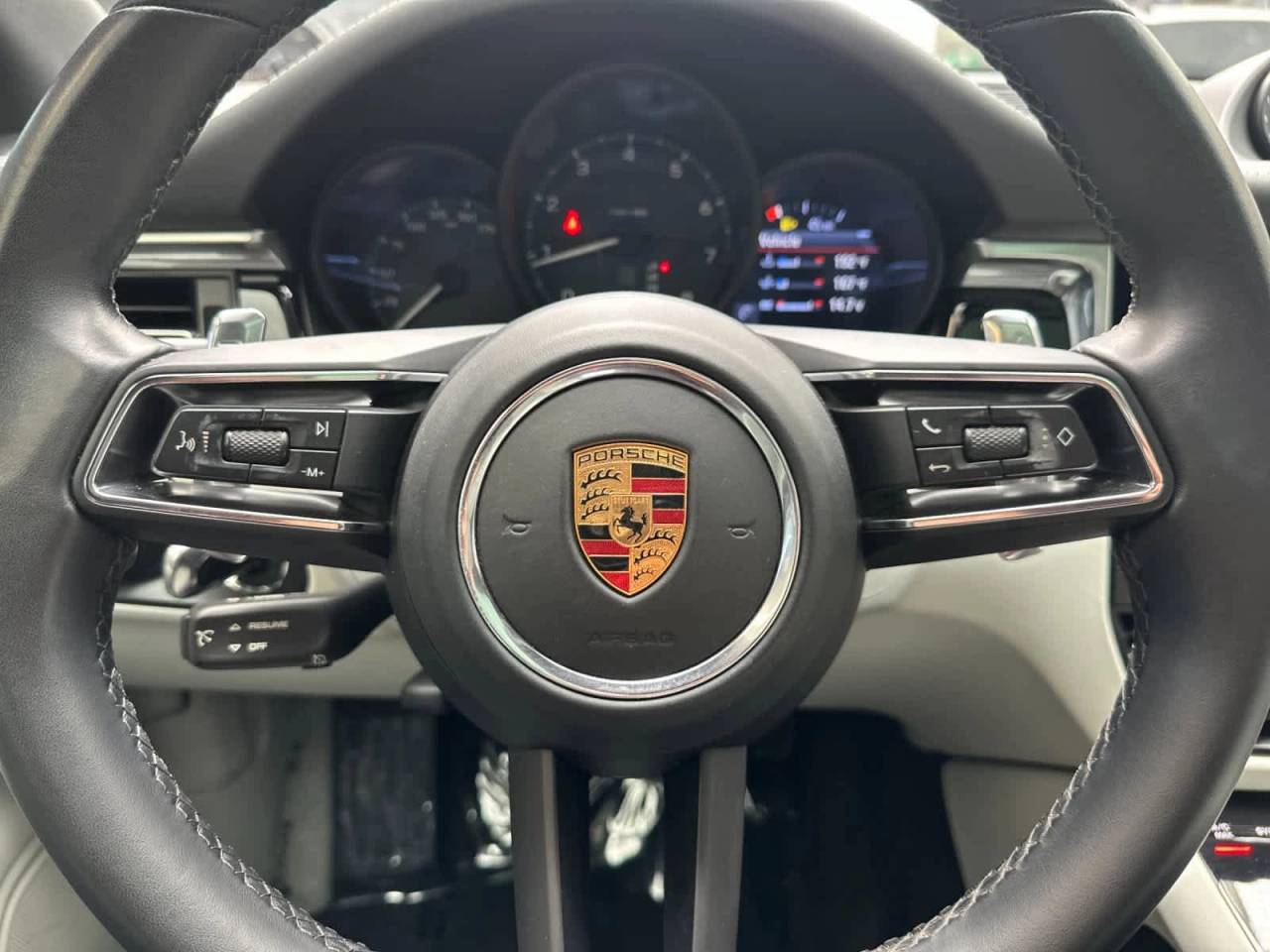 2022 Porsche Macan Base