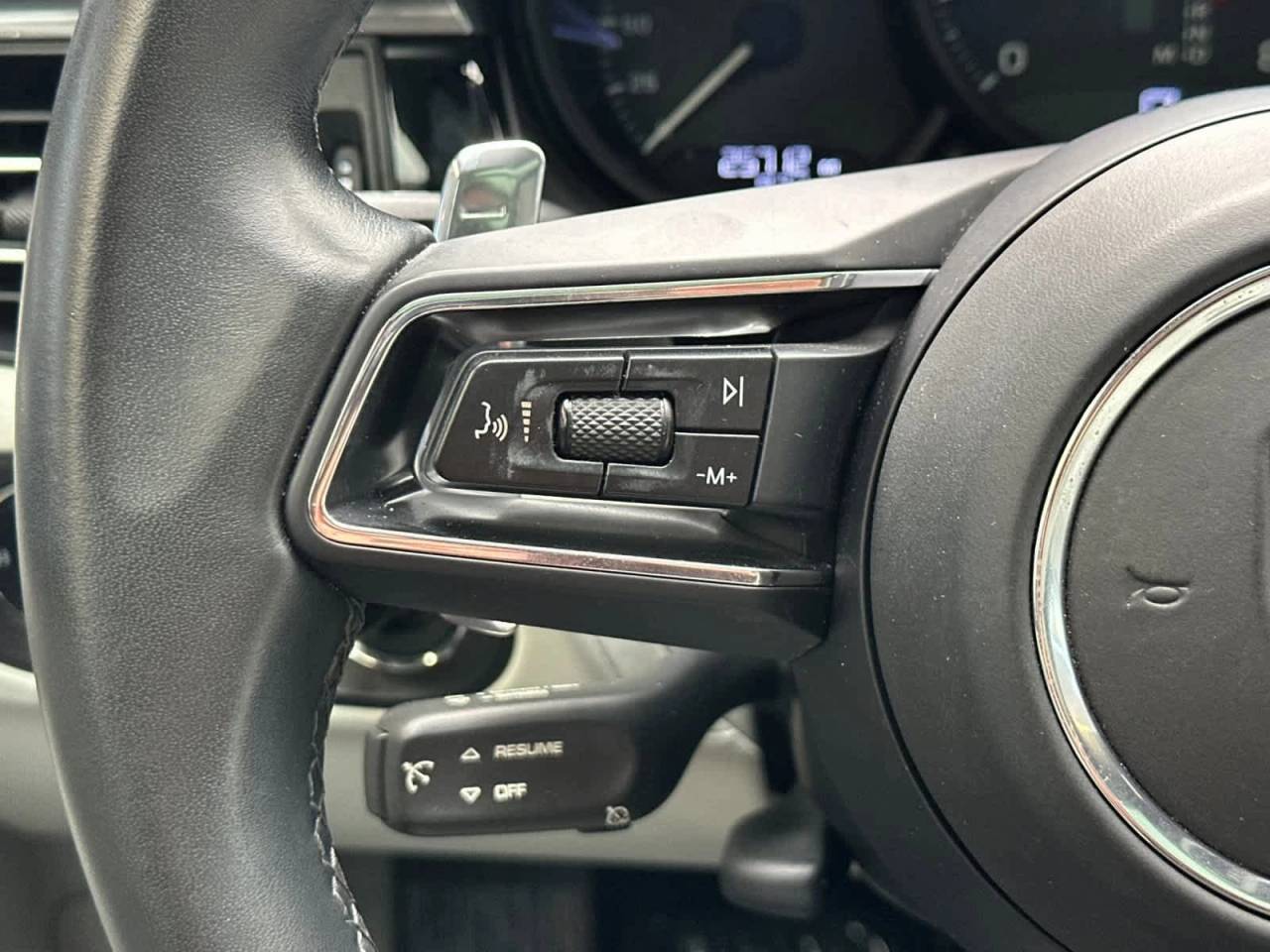 2022 Porsche Macan Base