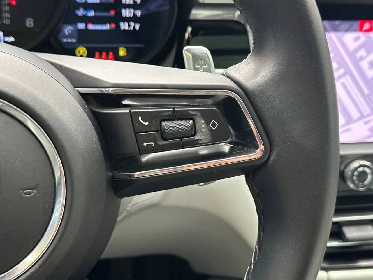 2022 Porsche Macan Base