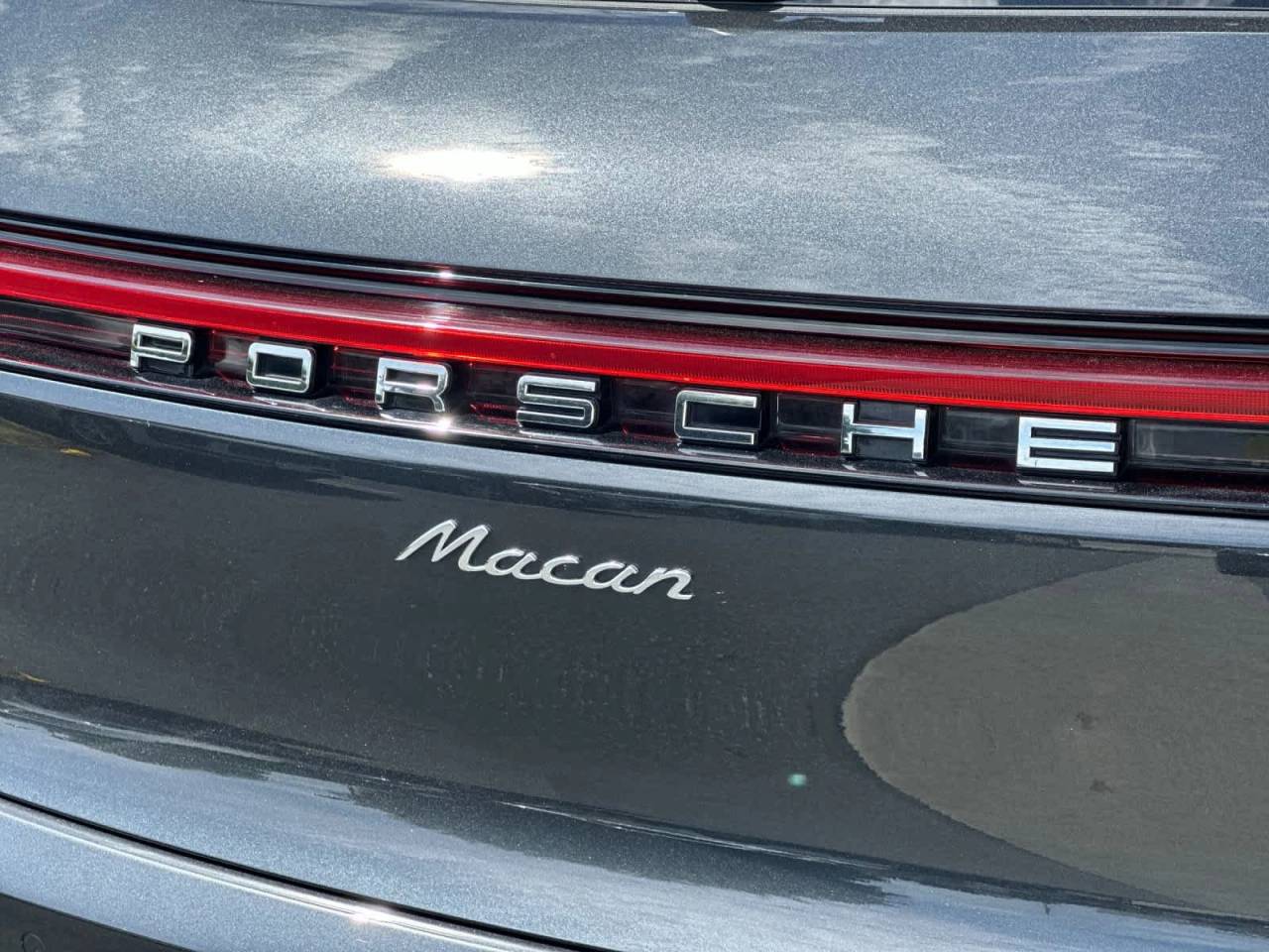 2022 Porsche Macan Base