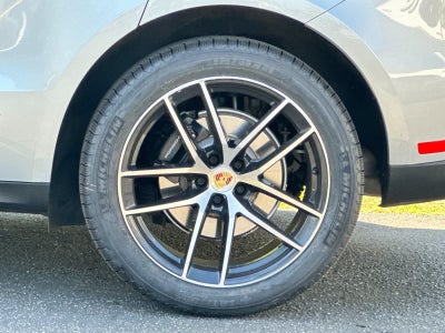2023 Porsche Macan T