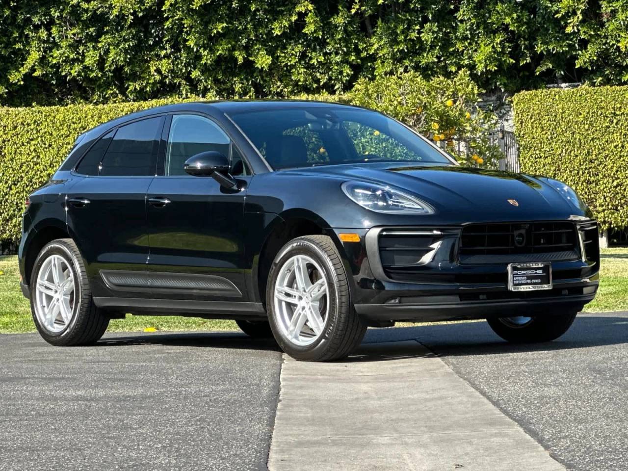 2025 Porsche Macan AWD