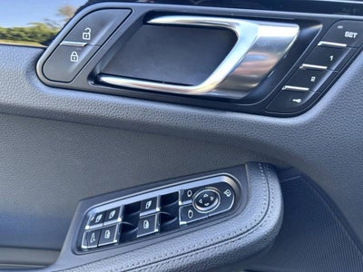 2025 Porsche Macan AWD