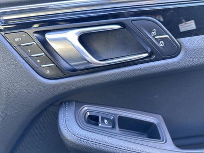 2025 Porsche Macan AWD