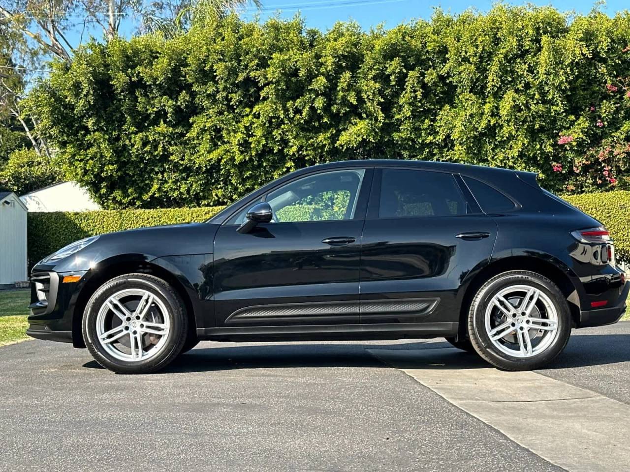 2025 Porsche Macan AWD