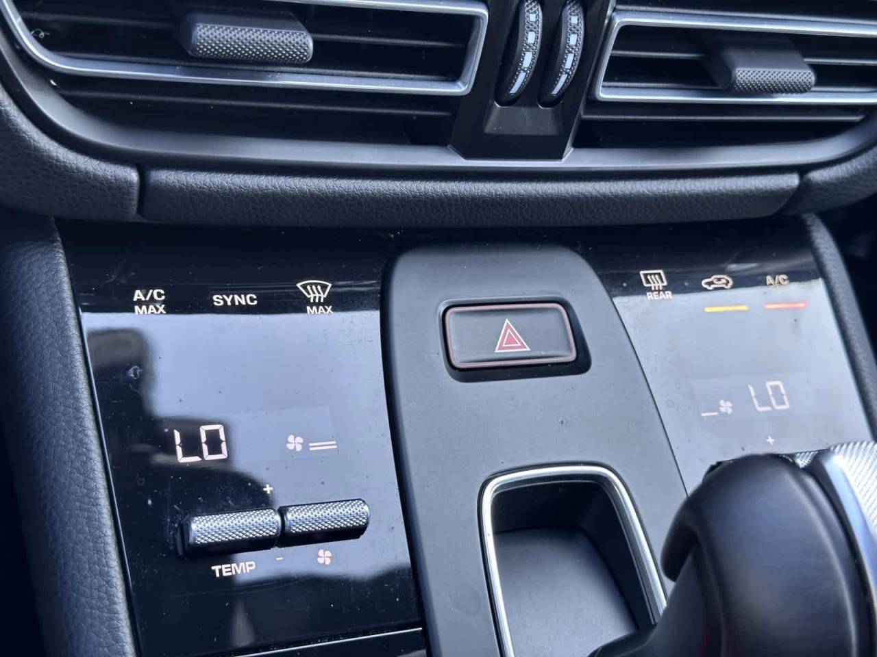 2025 Porsche Macan AWD