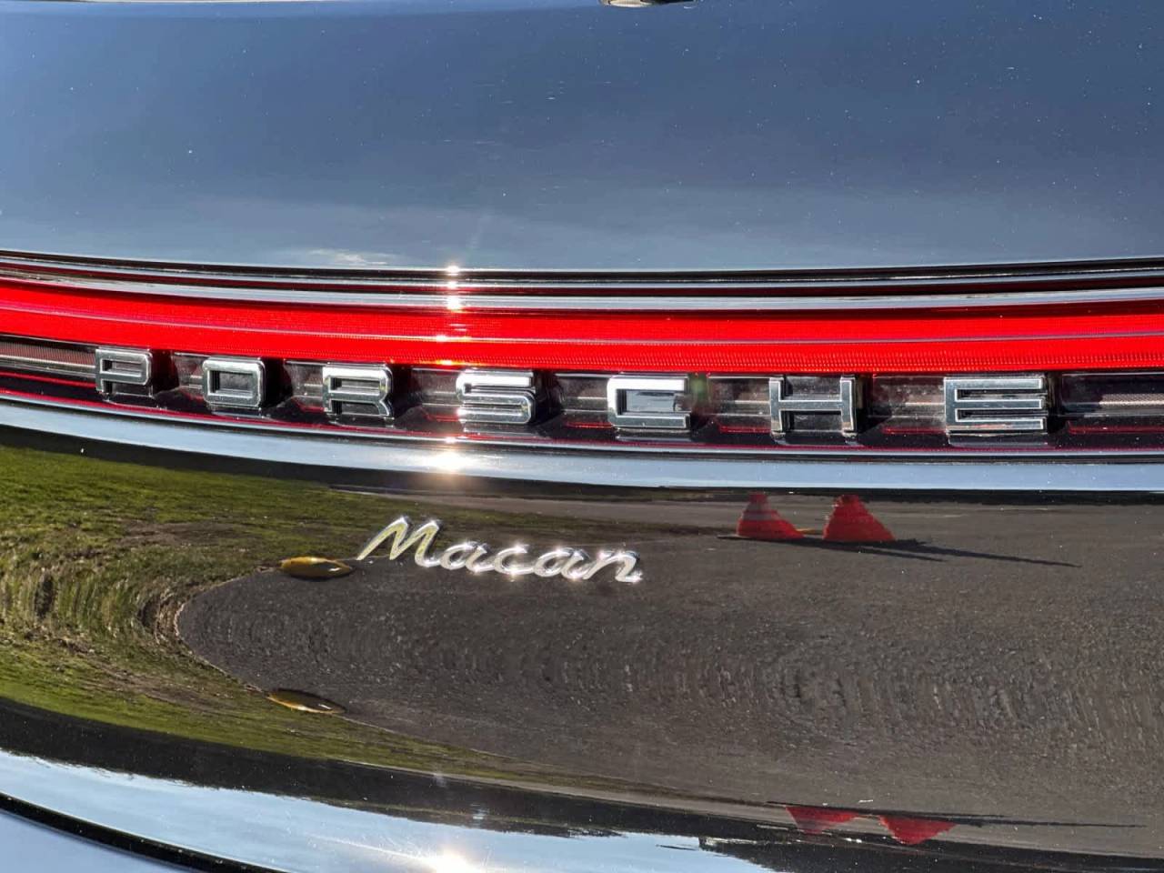 2025 Porsche Macan AWD