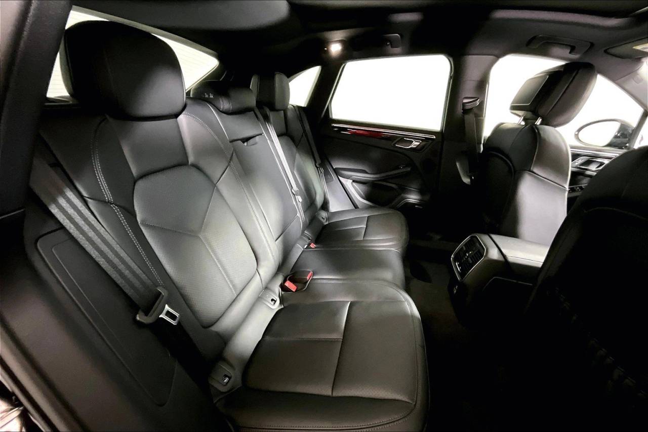 2025 Porsche Macan AWD