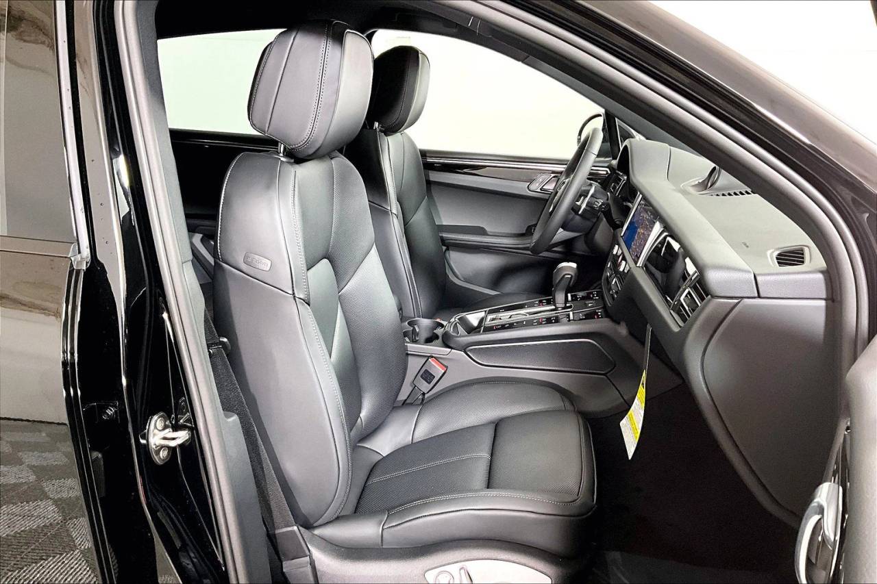 2025 Porsche Macan AWD