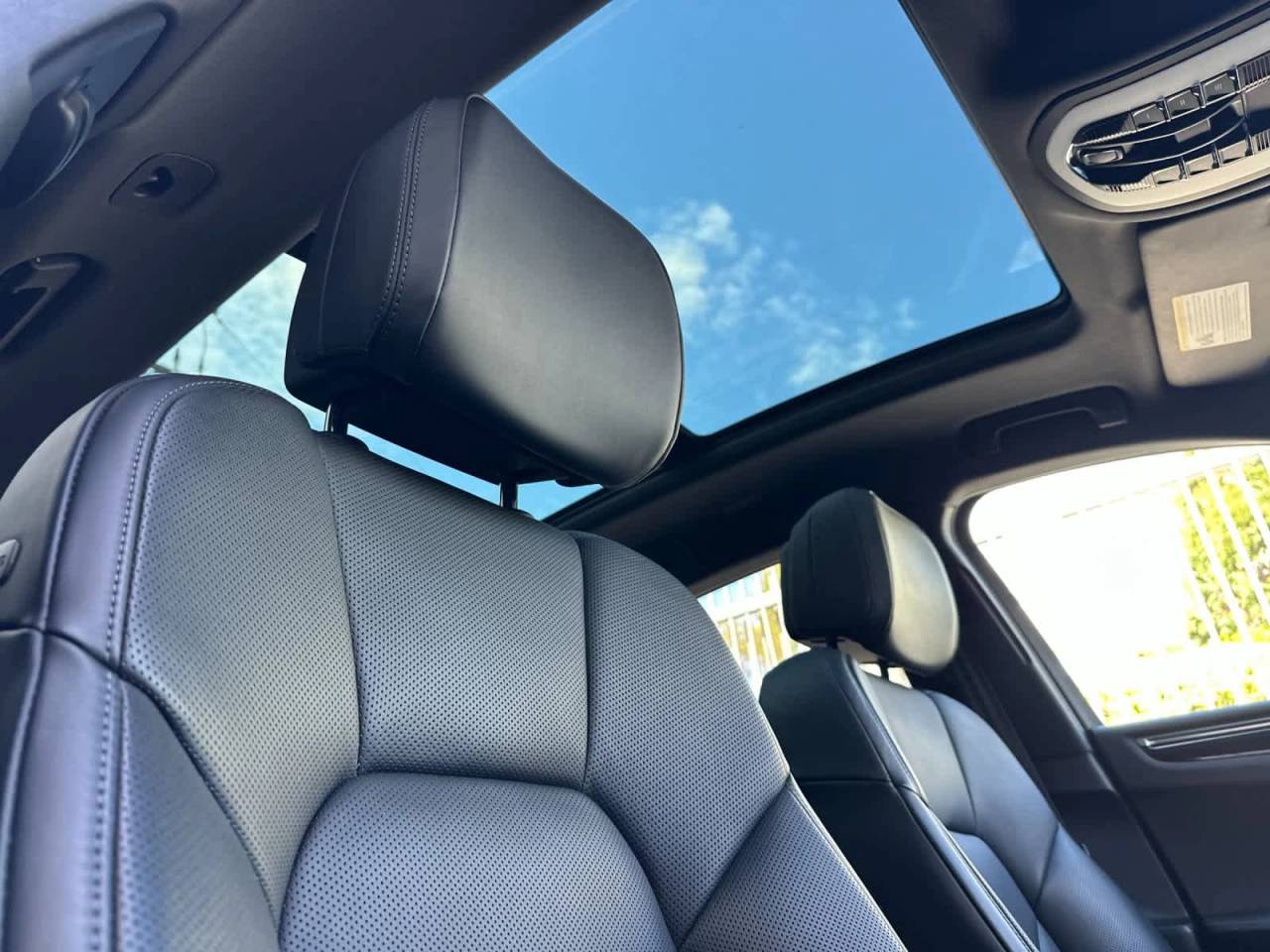 2025 Porsche Macan Base