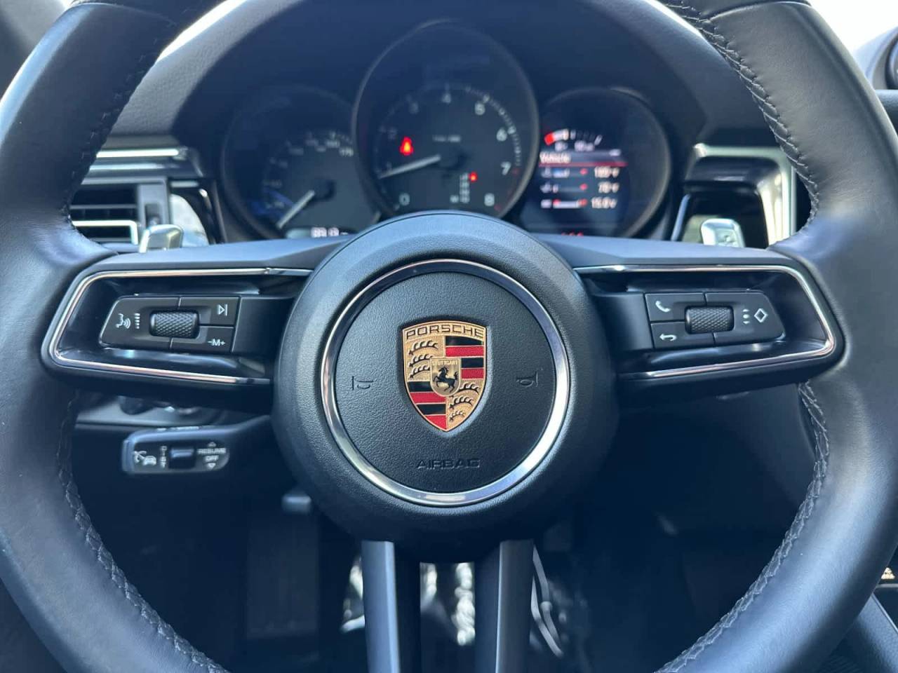 2025 Porsche Macan Base