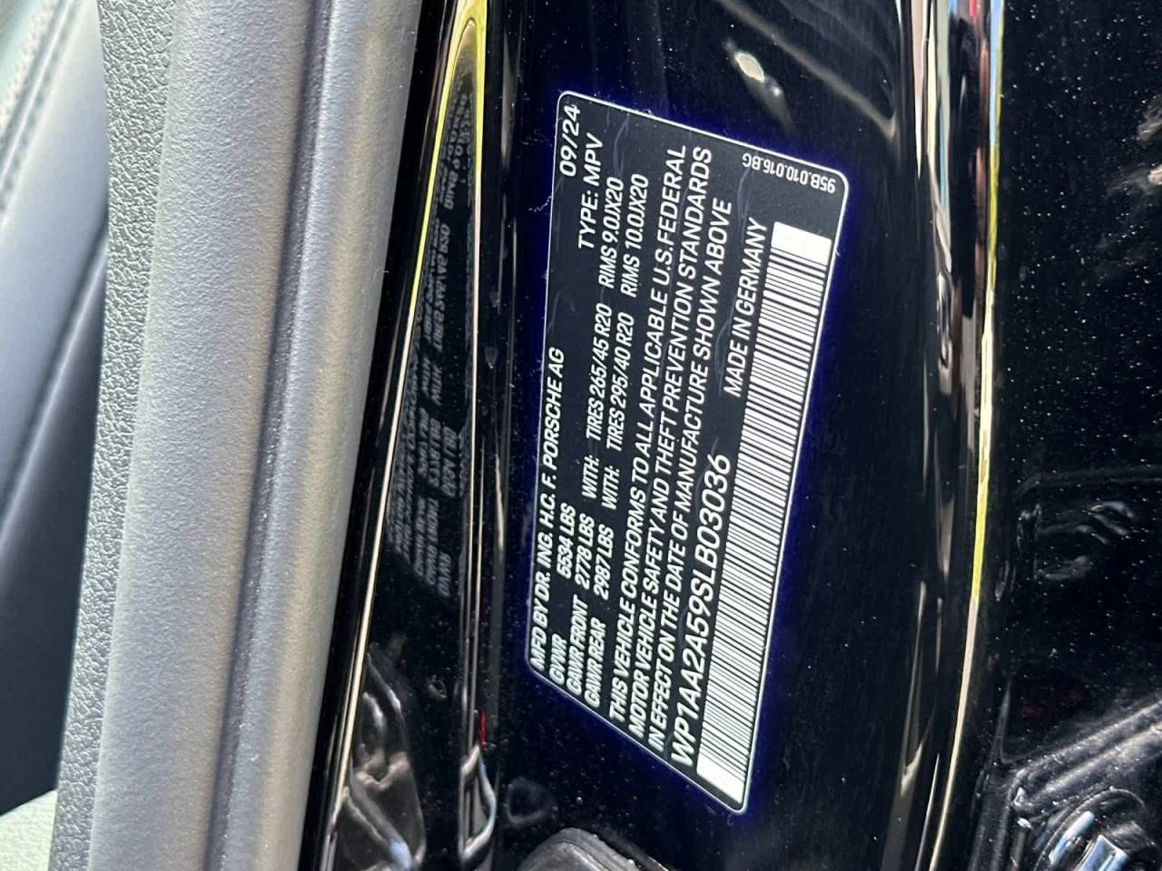 2025 Porsche Macan Base