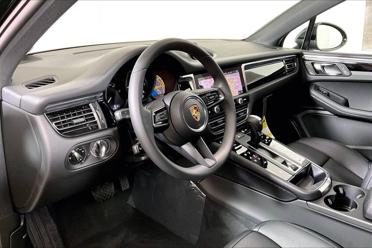 2025 Porsche Macan AWD