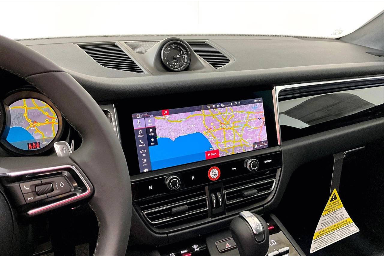 2025 Porsche Macan AWD