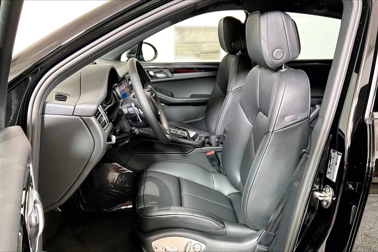 2025 Porsche Macan AWD