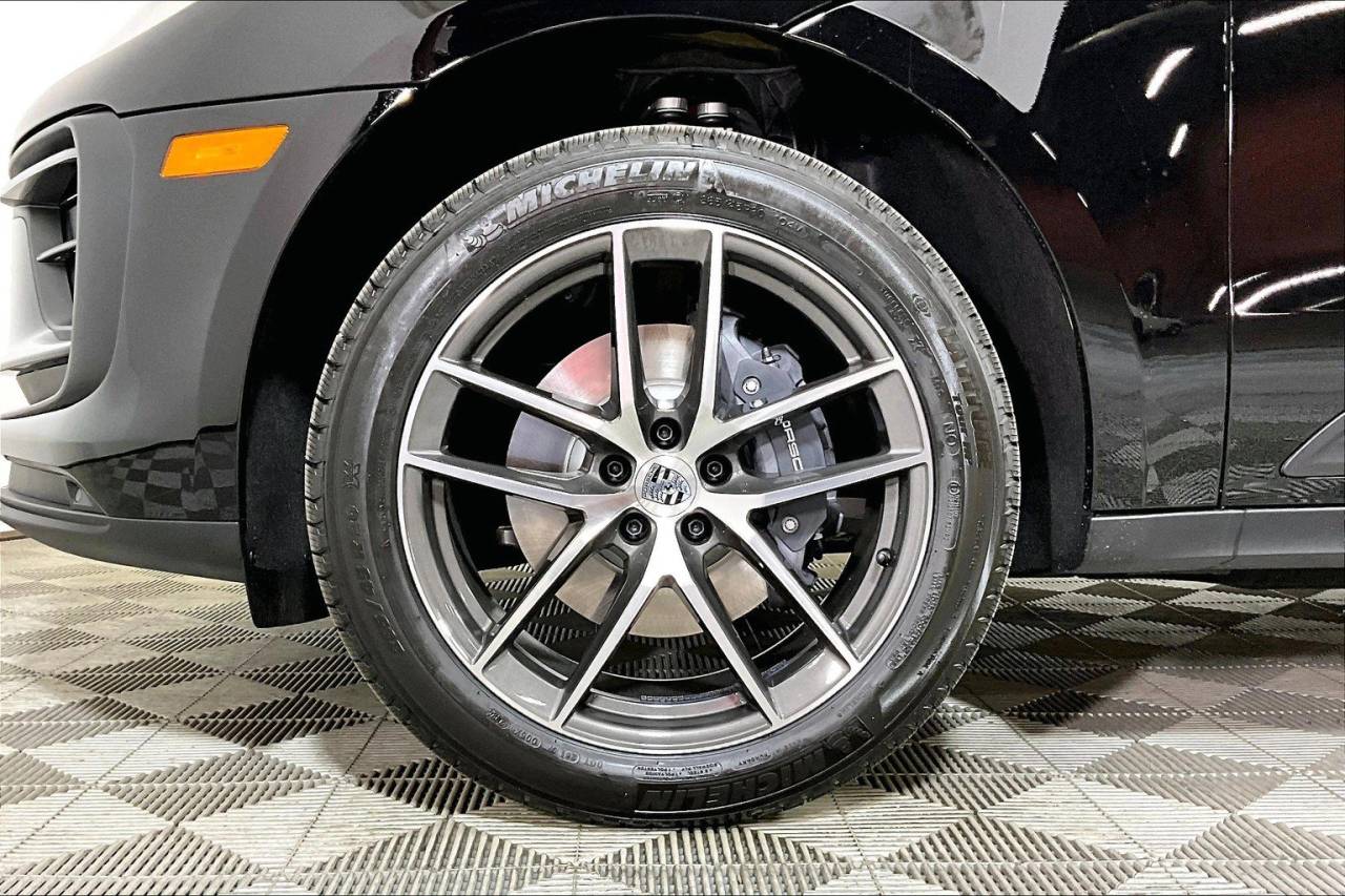 2025 Porsche Macan AWD