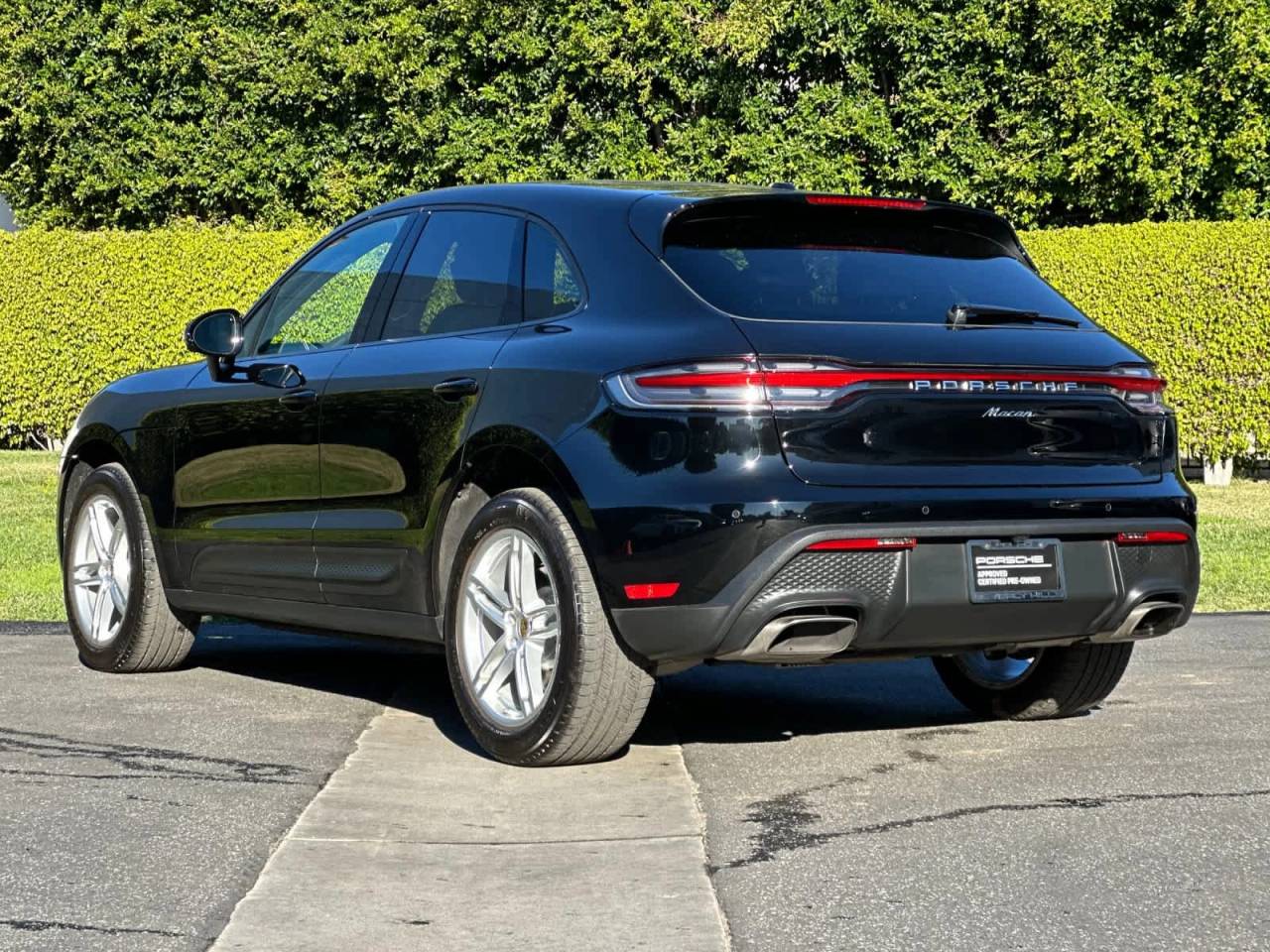 2025 Porsche Macan Base