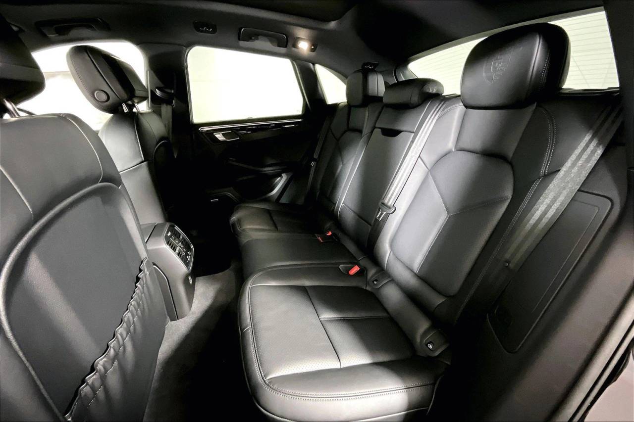 2025 Porsche Macan AWD