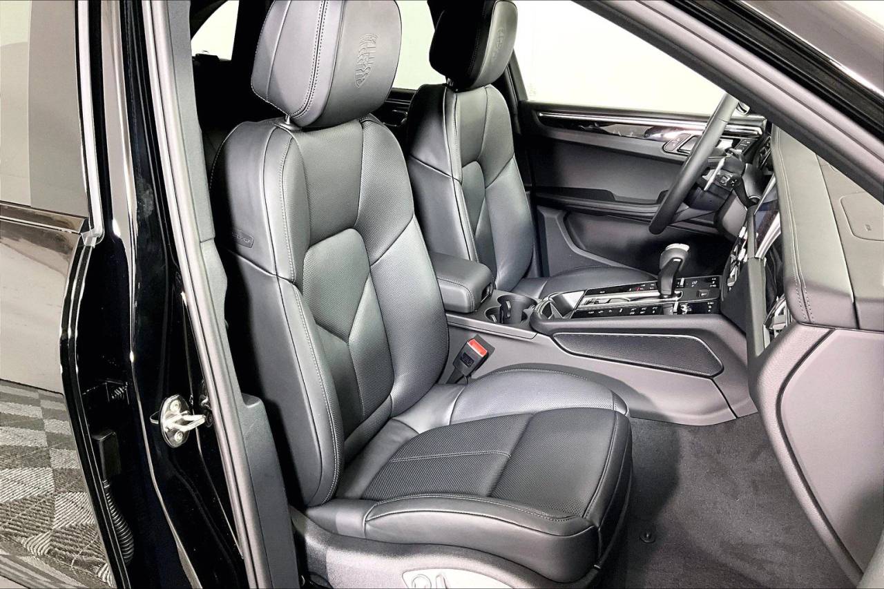 2025 Porsche Macan AWD