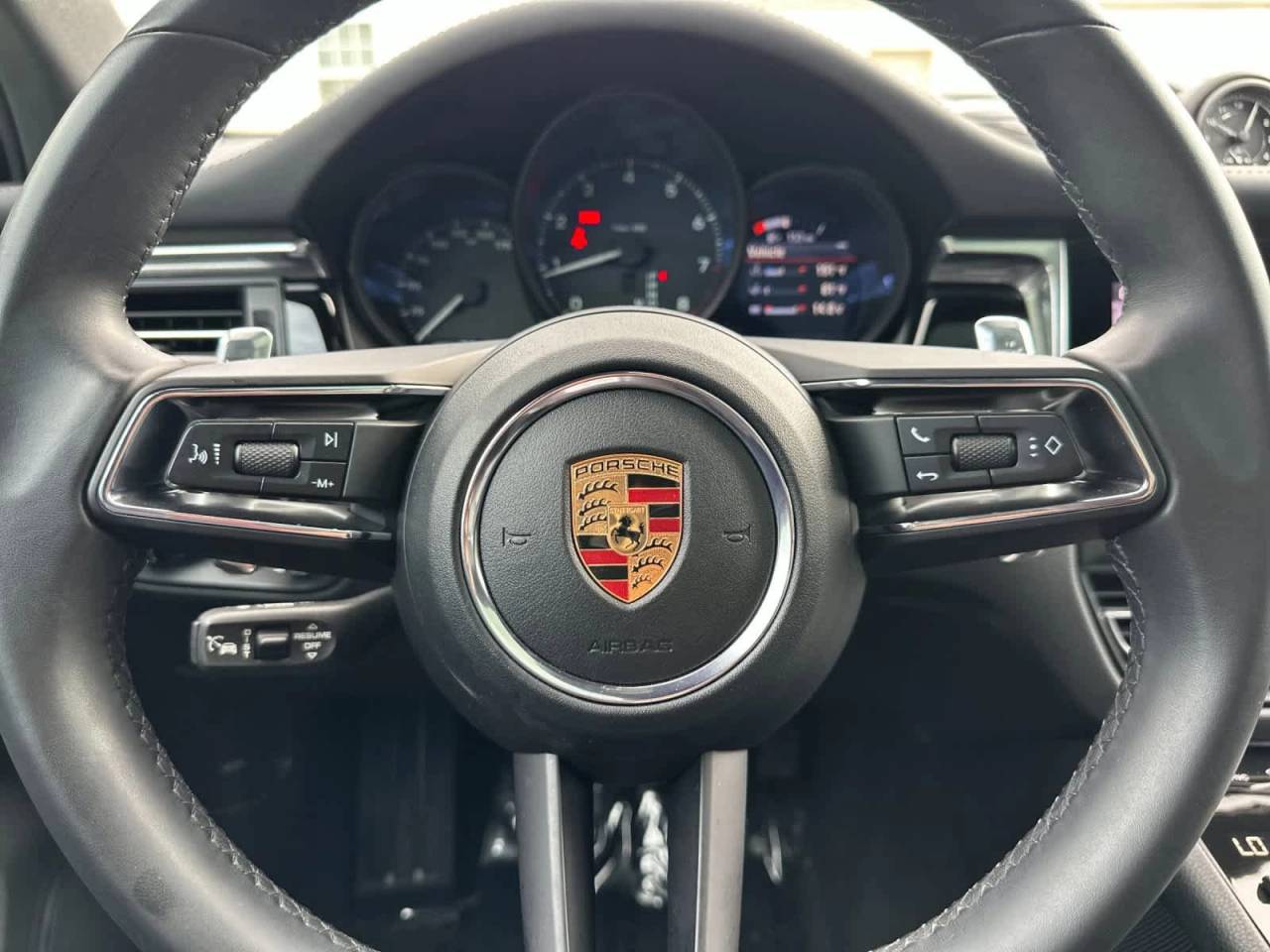 2025 Porsche Macan Base