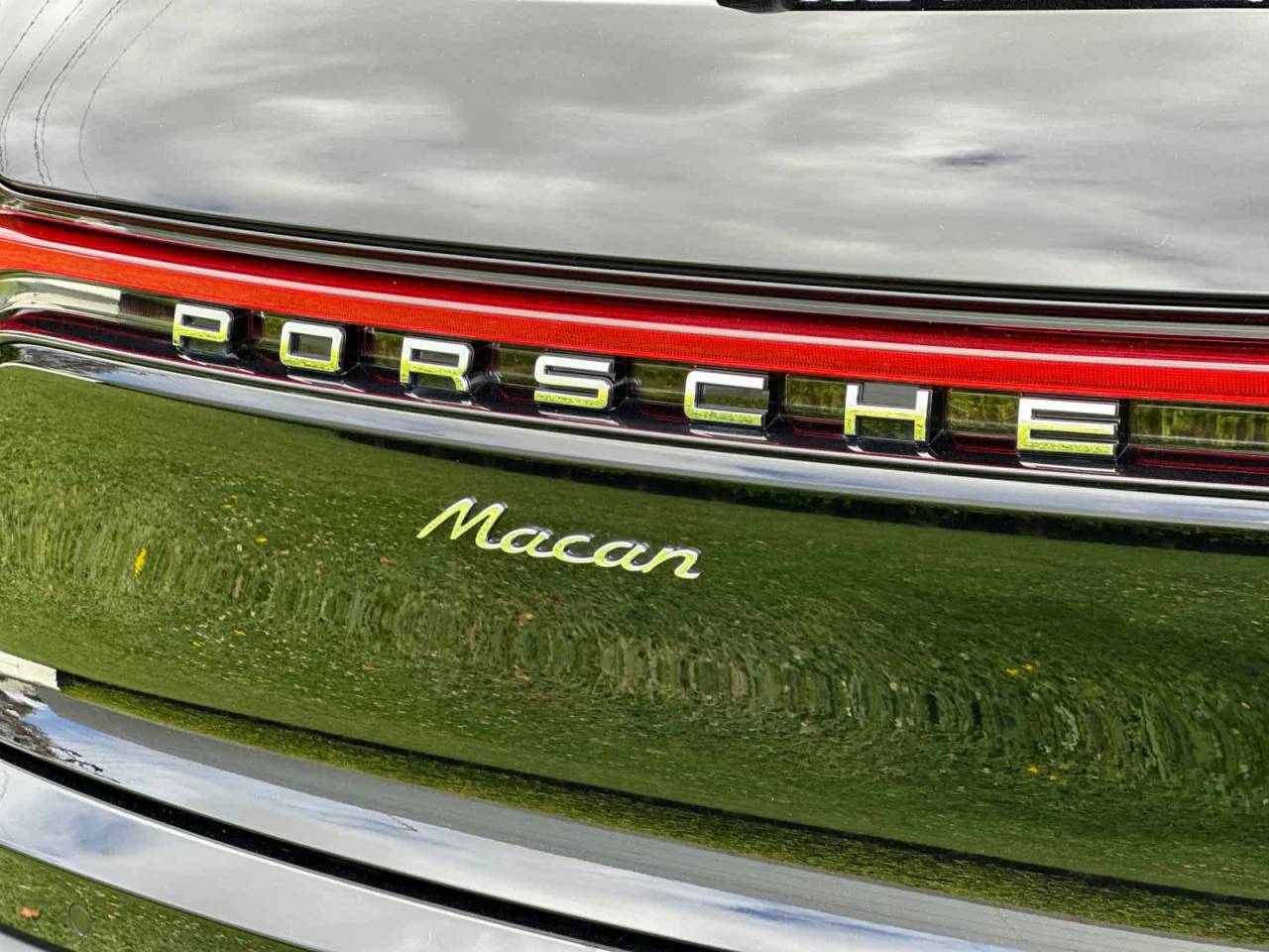 2025 Porsche Macan Base