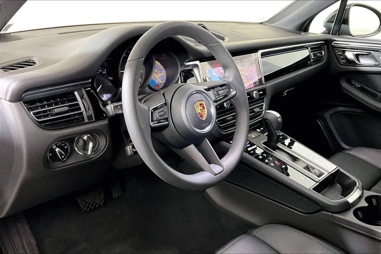 2025 Porsche Macan AWD