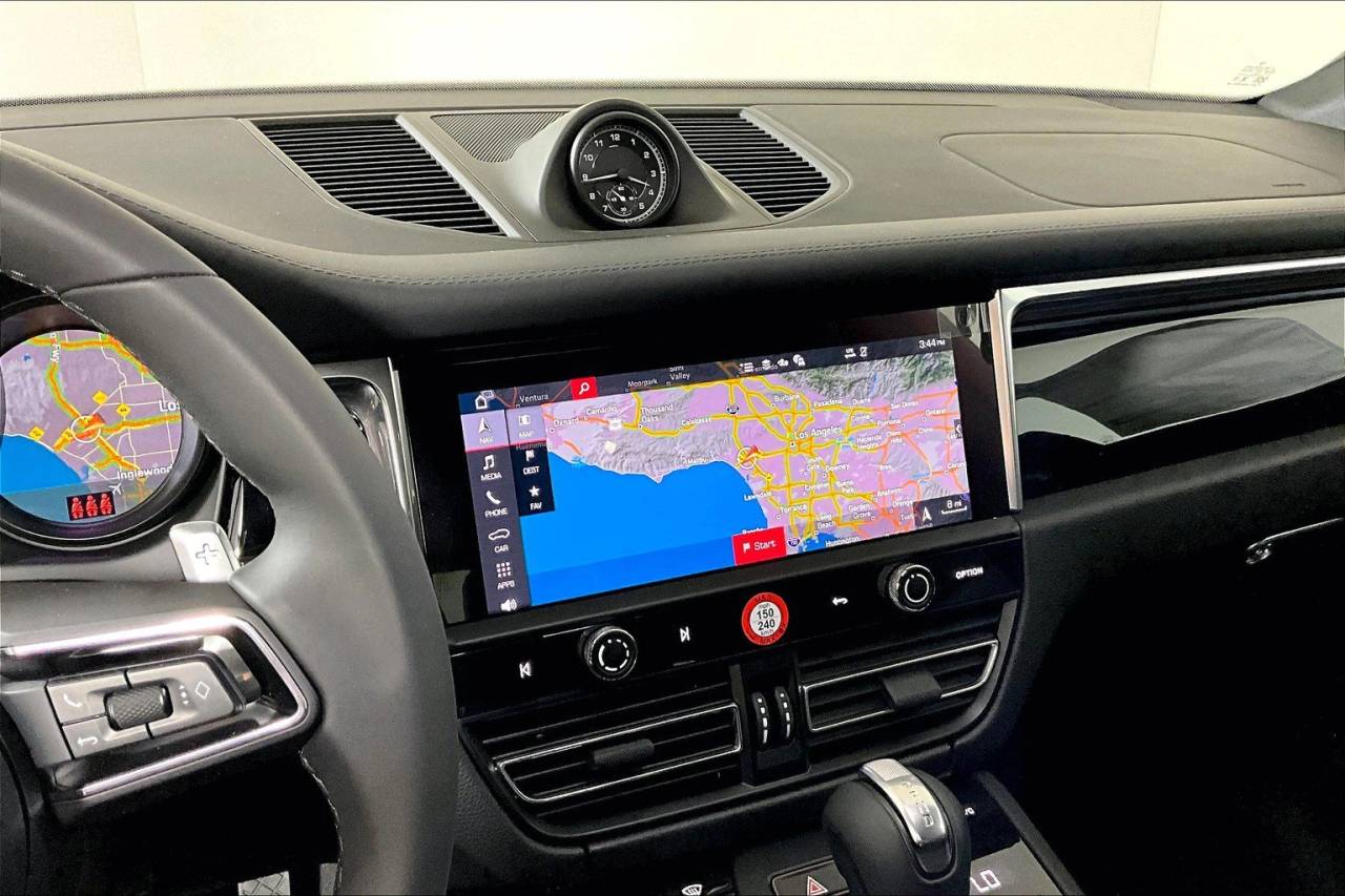 2025 Porsche Macan AWD