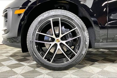 2025 Porsche Macan AWD