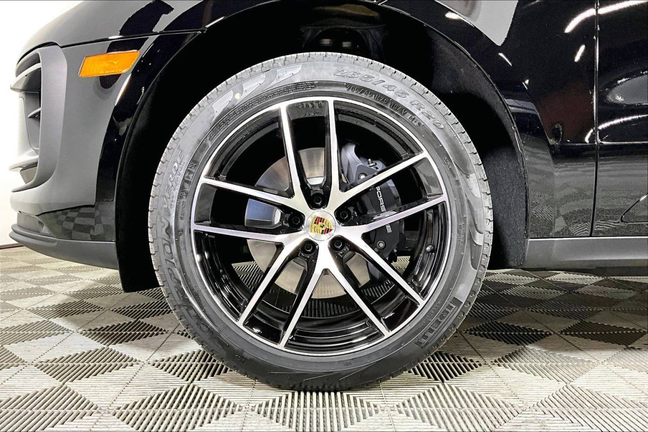 2025 Porsche Macan AWD