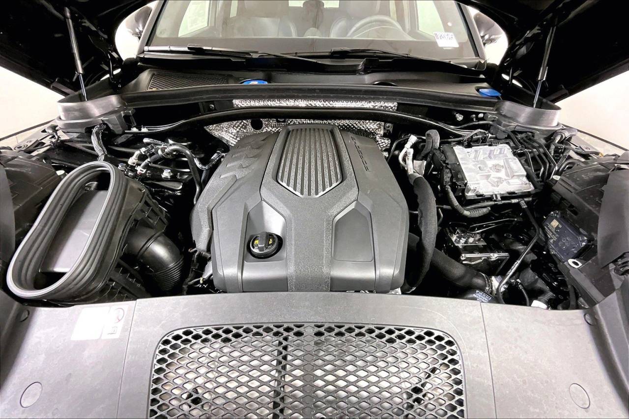 2025 Porsche Macan AWD
