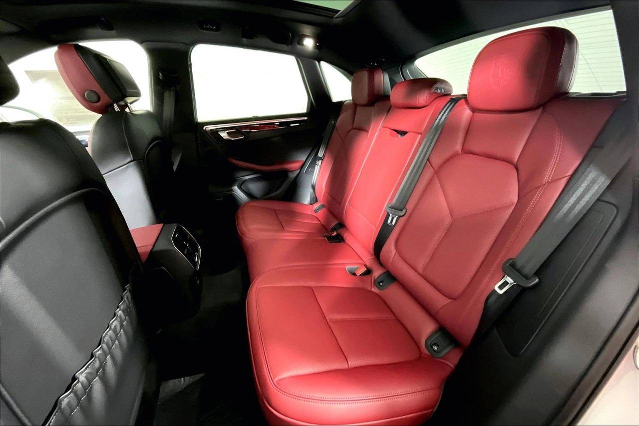 2025 Porsche Macan AWD