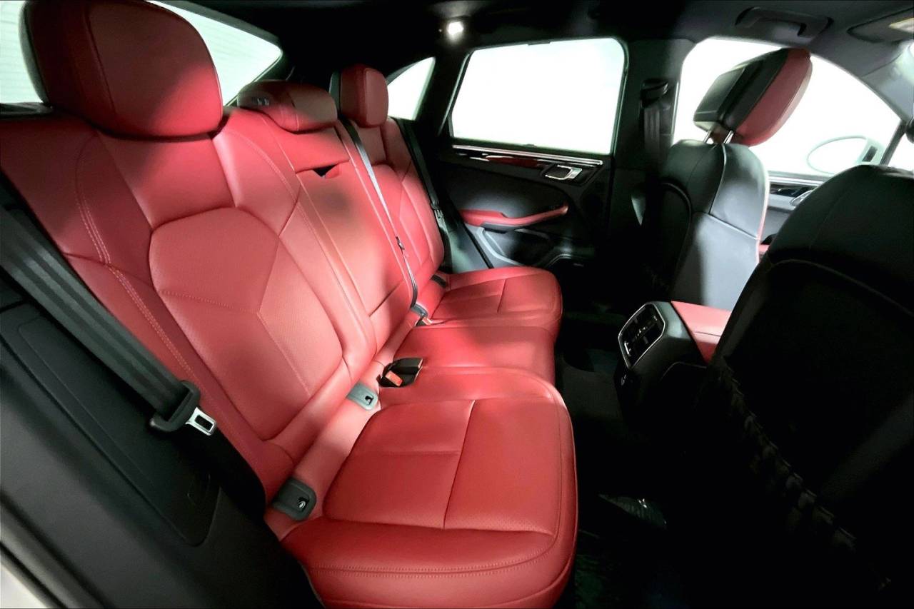 2025 Porsche Macan AWD