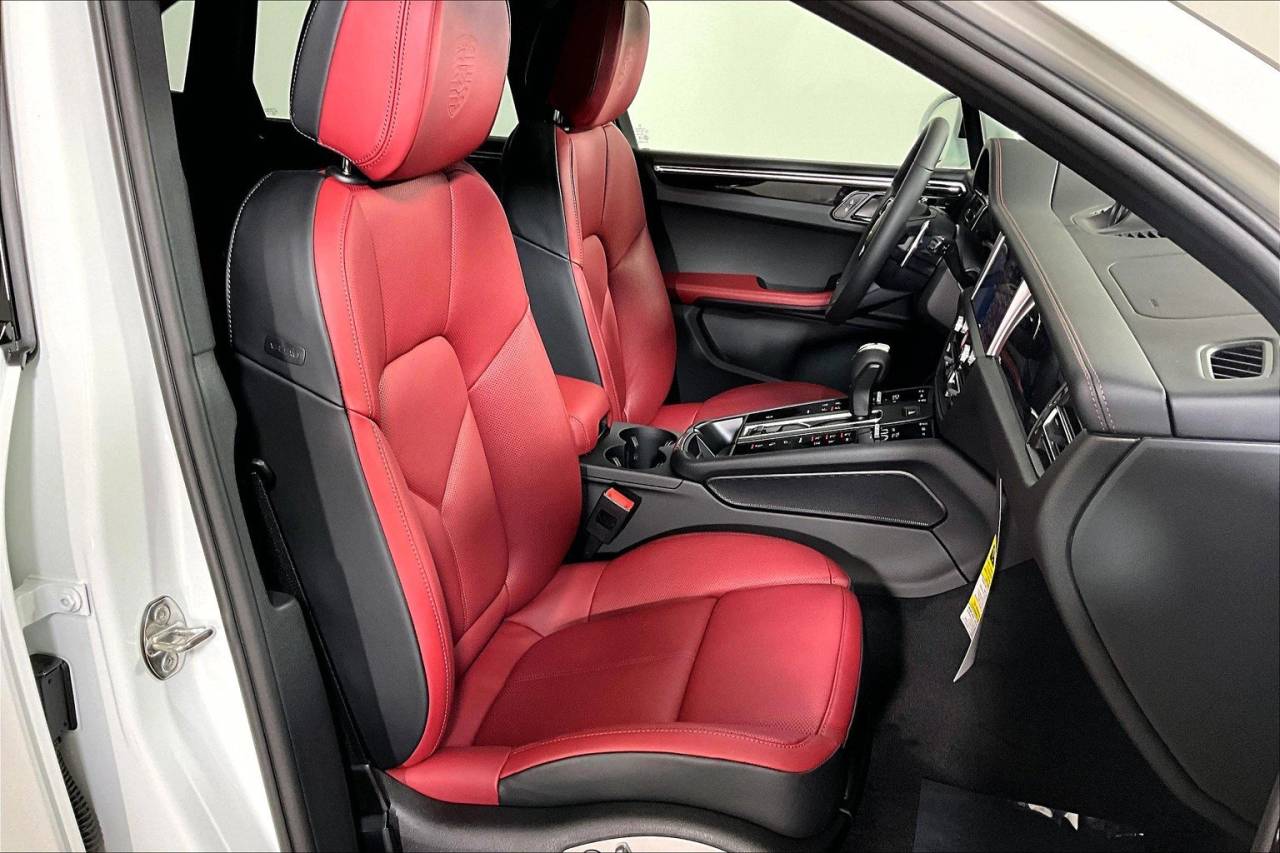 2025 Porsche Macan AWD