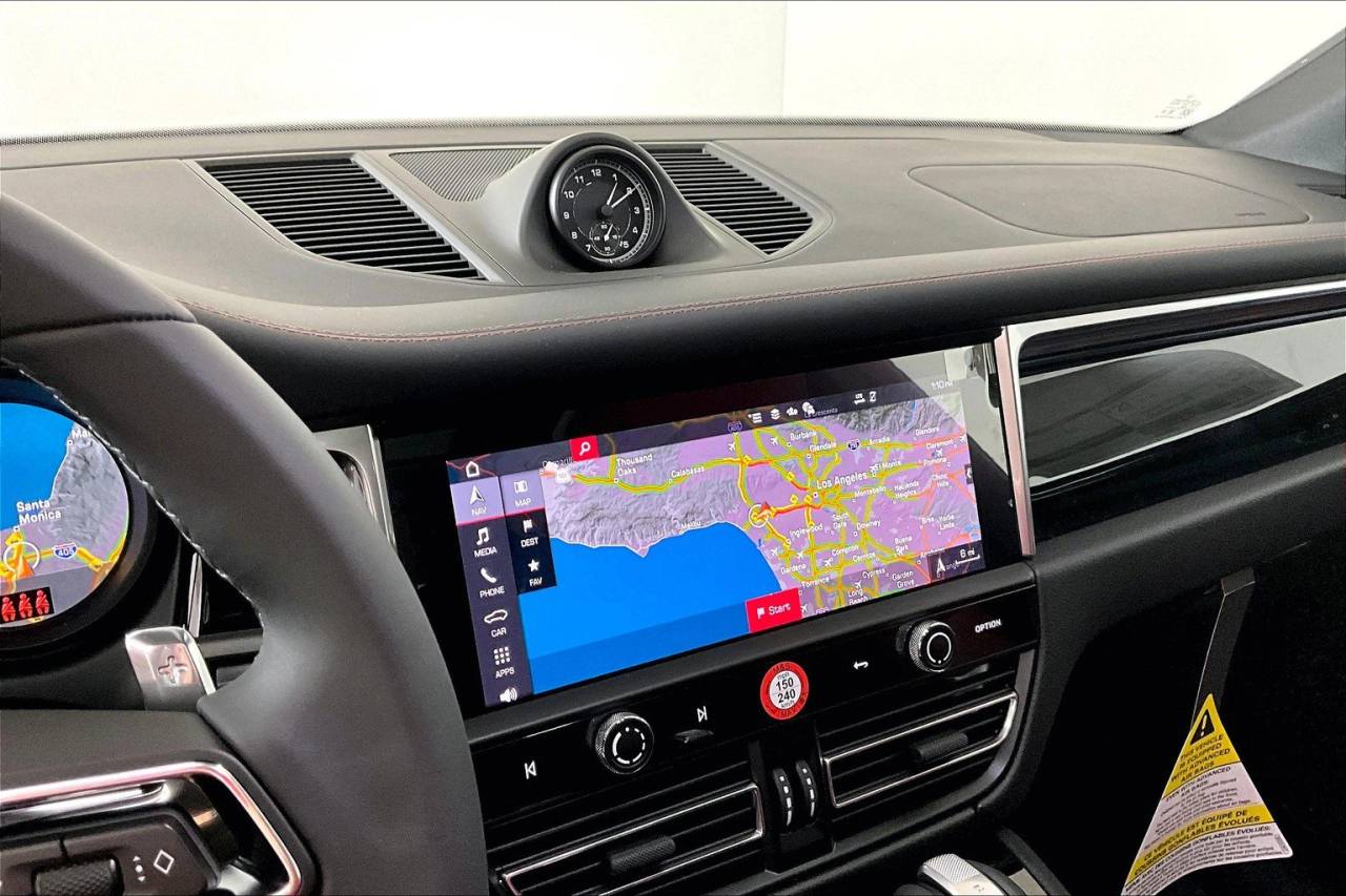 2025 Porsche Macan AWD