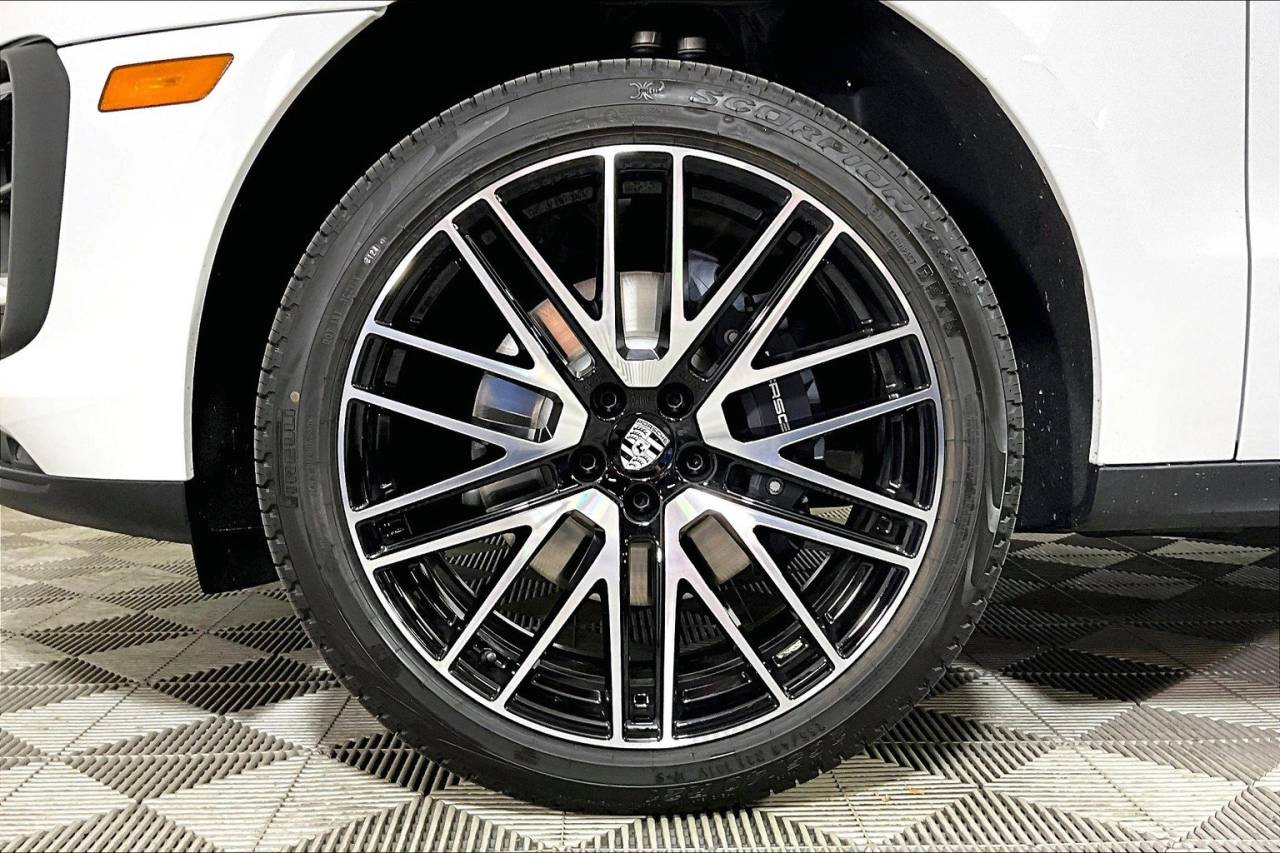 2025 Porsche Macan AWD