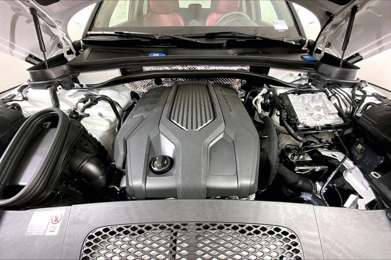 2025 Porsche Macan AWD