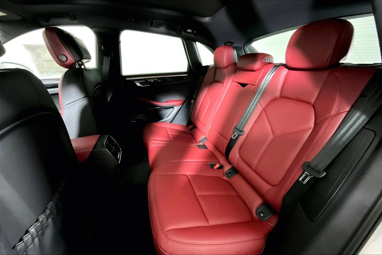 2025 Porsche Macan AWD