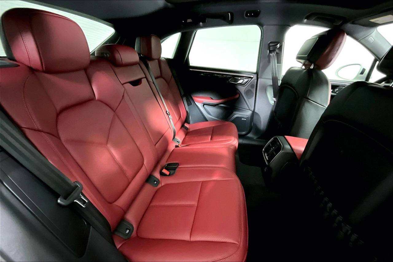 2025 Porsche Macan AWD