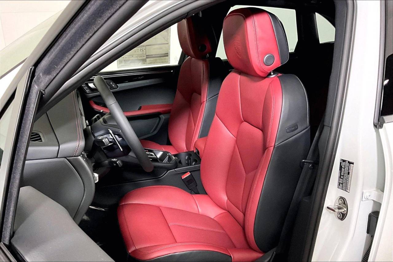 2025 Porsche Macan AWD