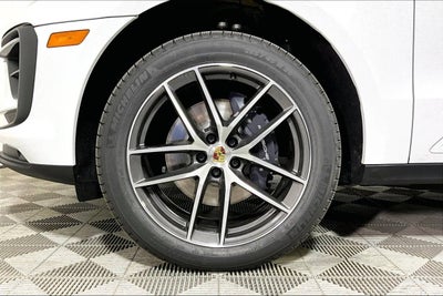 2025 Porsche Macan AWD