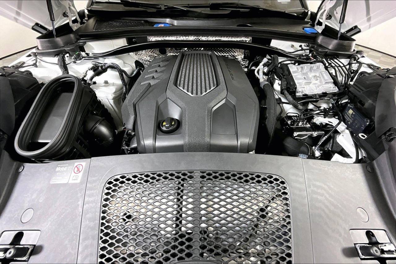 2025 Porsche Macan AWD