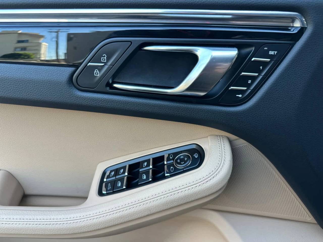 2025 Porsche Macan AWD