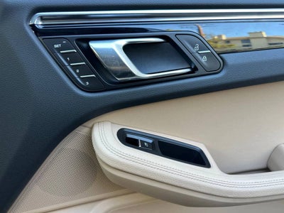 2025 Porsche Macan AWD