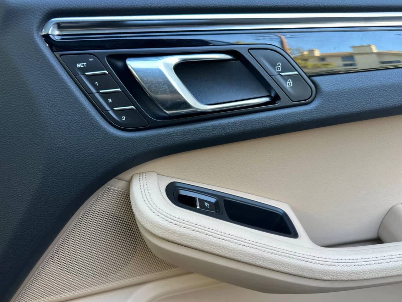 2025 Porsche Macan AWD