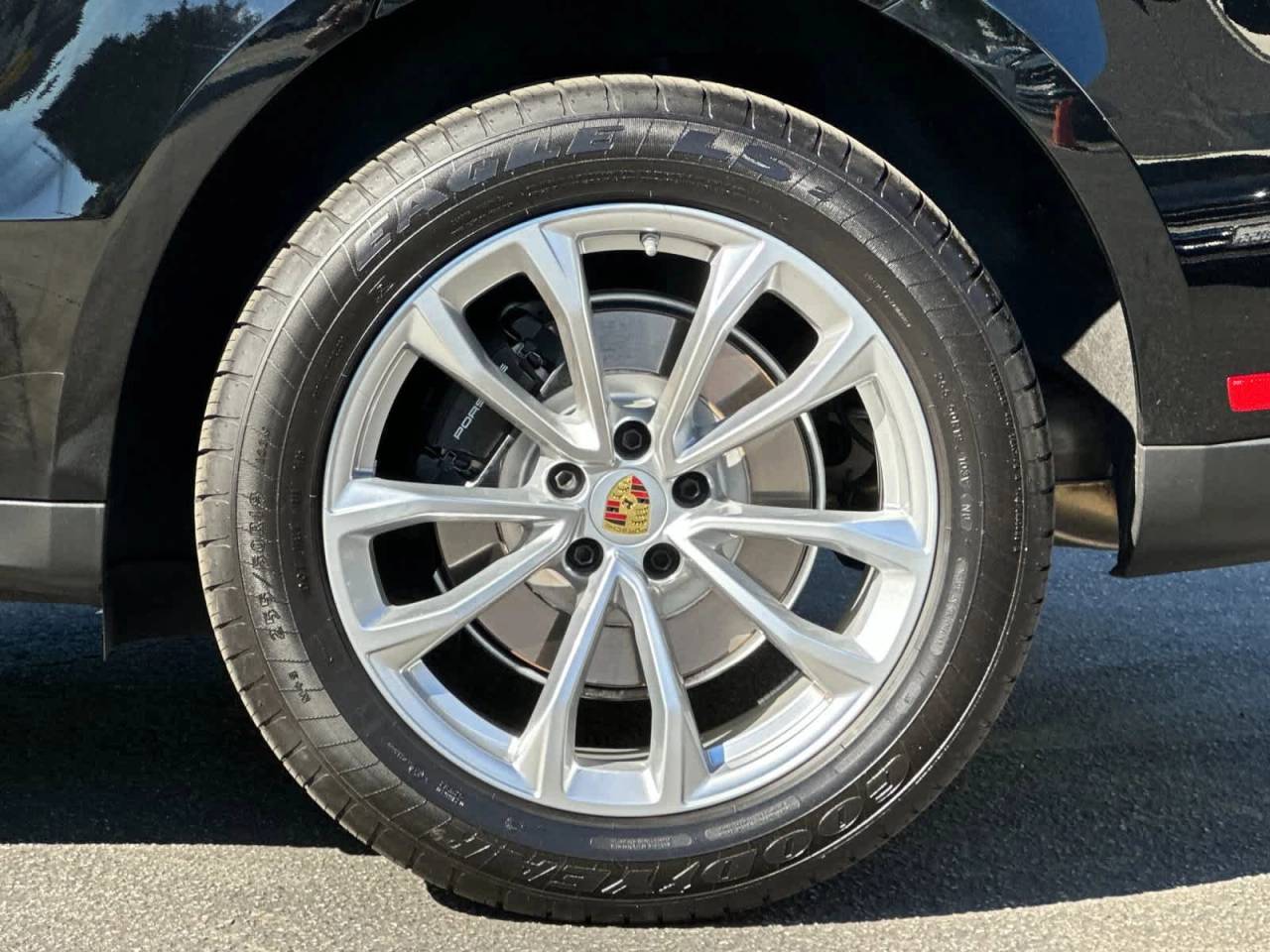 2025 Porsche Macan AWD