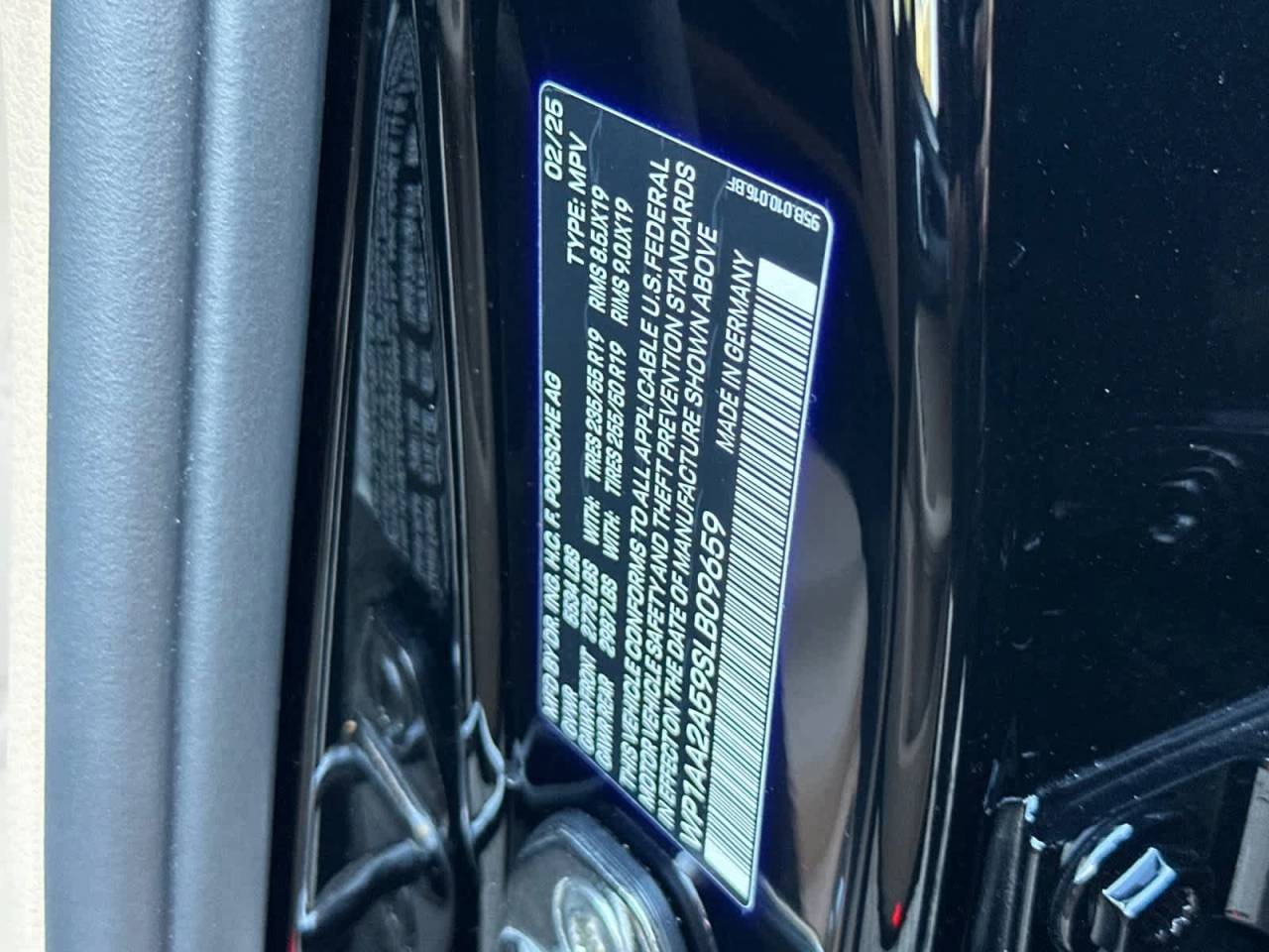 2025 Porsche Macan AWD