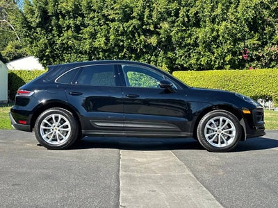 2025 Porsche Macan AWD